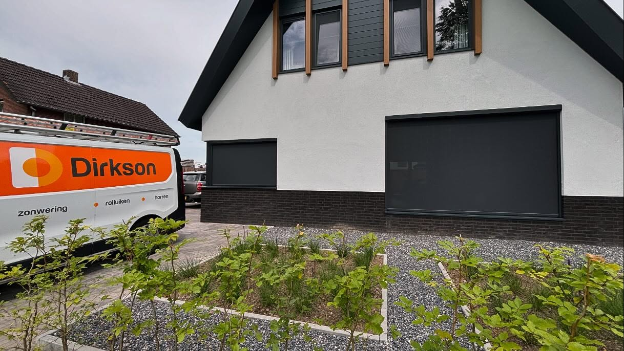 Dirkson project - huis met screens en rolluiken